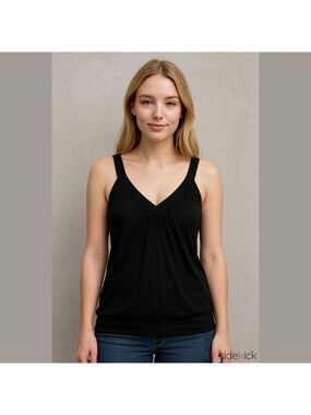Soprano Black V-Neck Knit Tank Top M